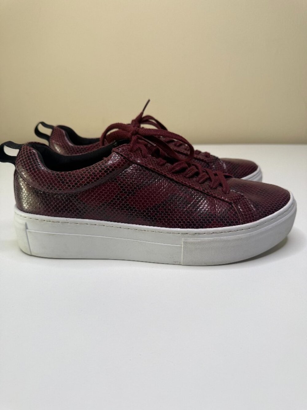 Vagabond Zoe Platform Sneakers Womens 8.5 Wine Red Embossed Leather Low Lace Up